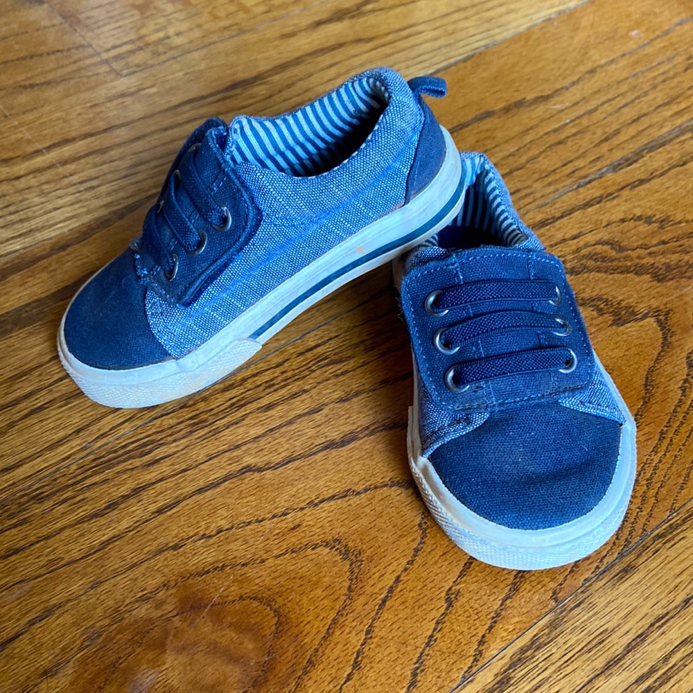Toddler shoes size 5